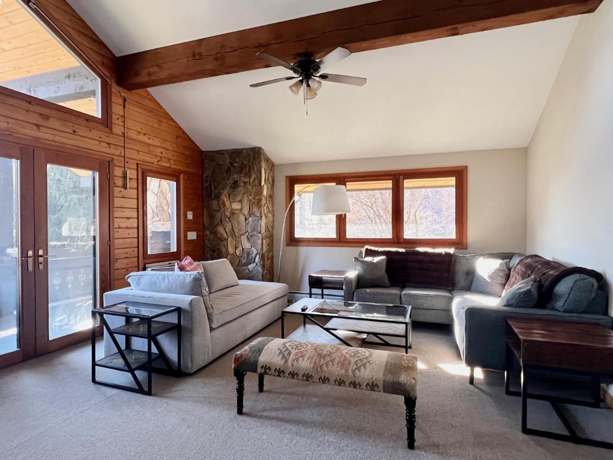 Outland Chalet & Suites Great Smoky Mountains Whittier Zimmer foto