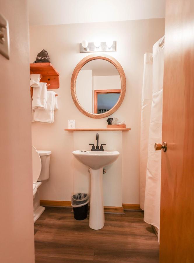 Outland Chalet & Suites Great Smoky Mountains Whittier Zimmer foto