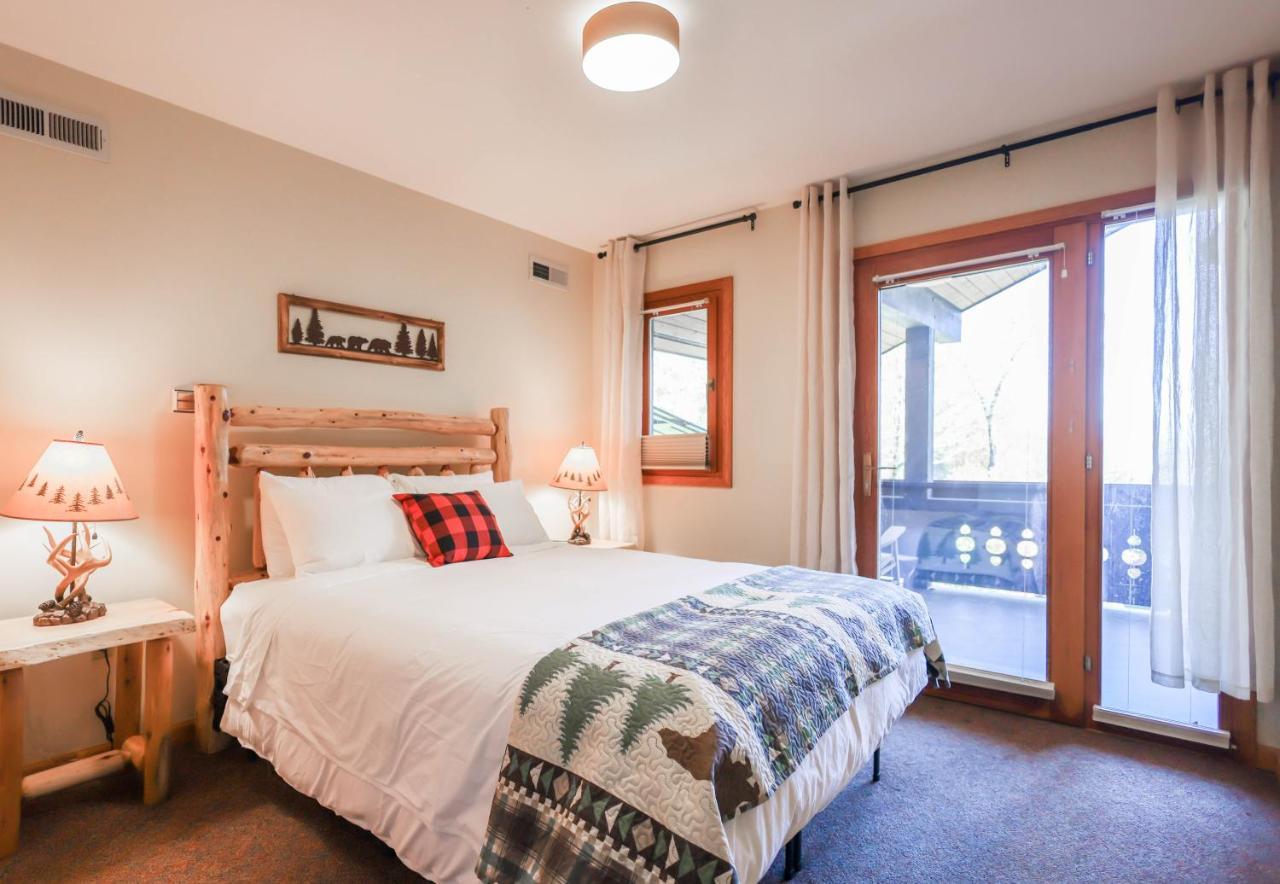 Outland Chalet & Suites Great Smoky Mountains Whittier Zimmer foto