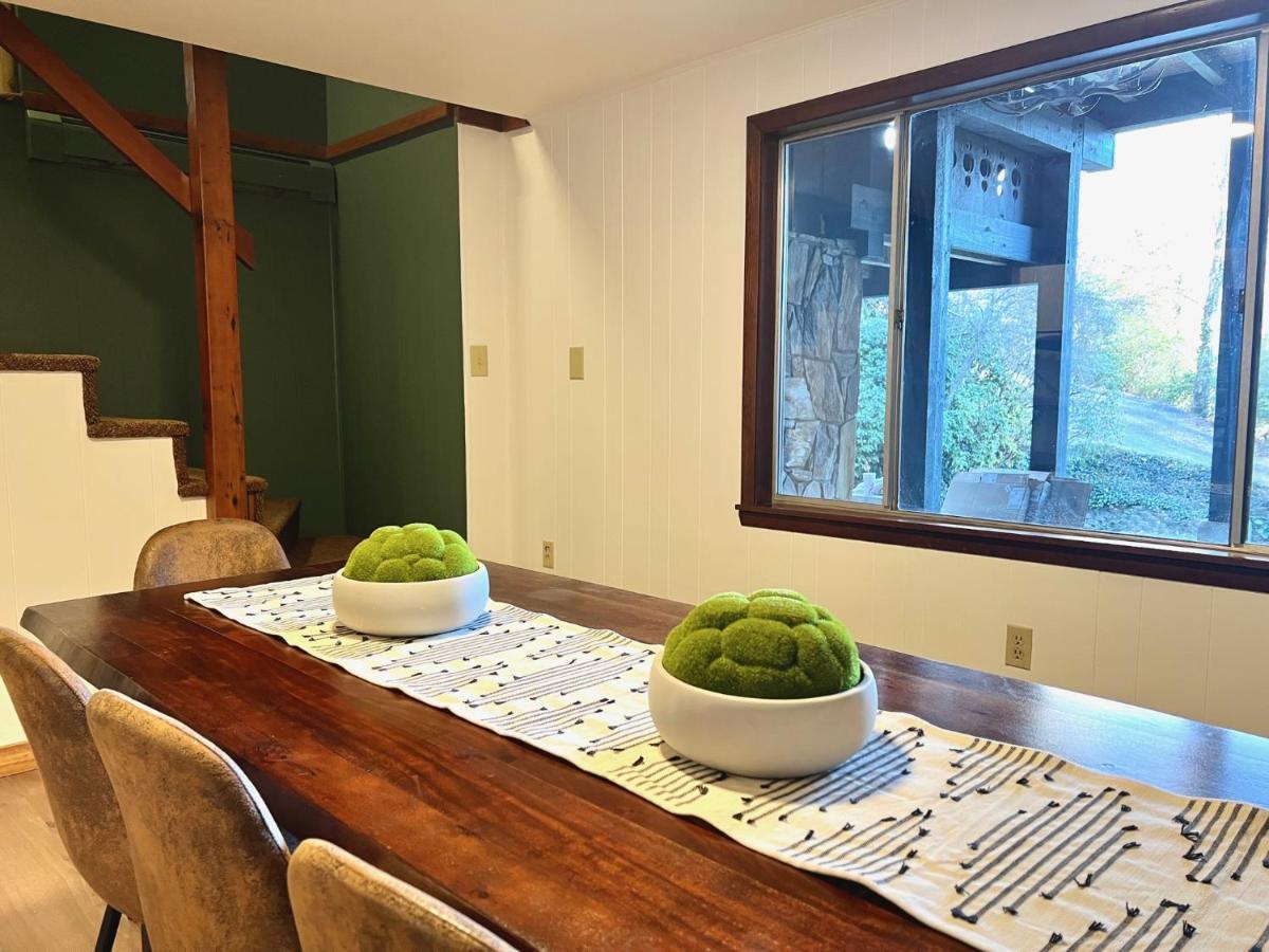 Outland Chalet & Suites Great Smoky Mountains Whittier Zimmer foto